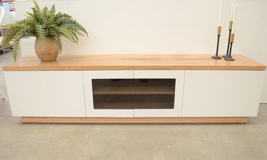 Metro Entertainment Unit